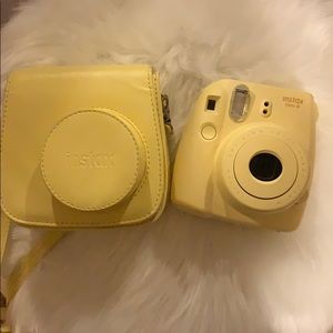Polaroid Camera with carrying case